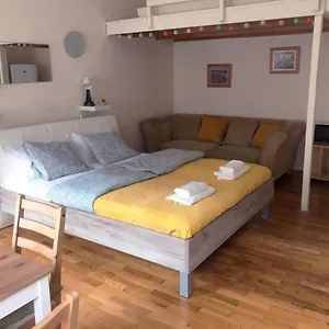 Apartment V57 Oktogon, Budapest